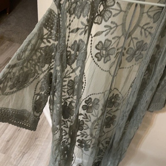 altar’d state Lace Kimono - Picture 3 of 3